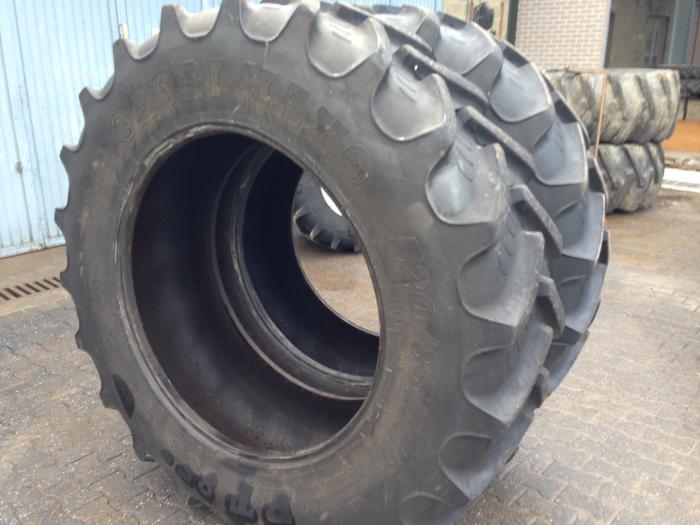 Foto door Set banden BKT 520/85R42