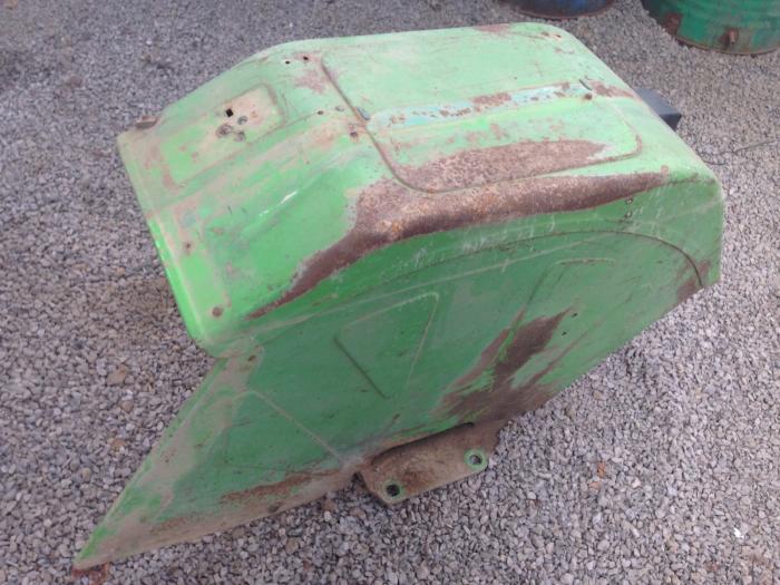 Garde-boue arrière droit pour Deutz 06