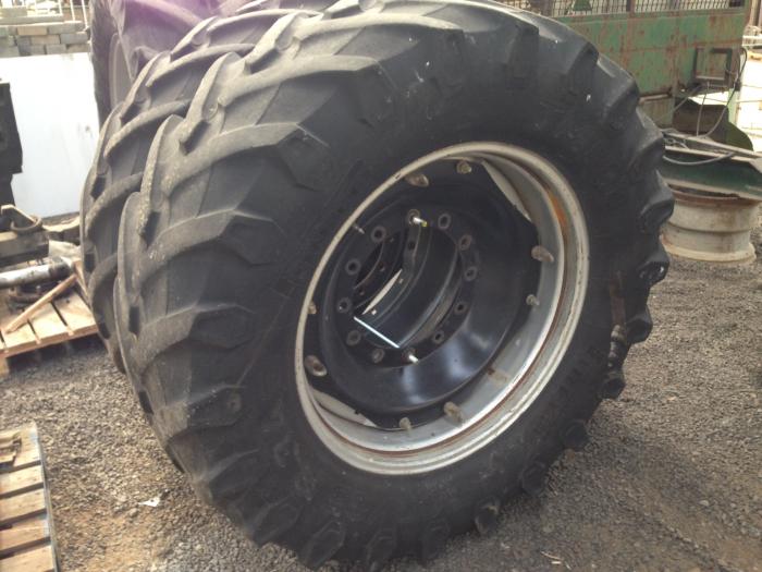 Set wielen Pirelli 540/65R34