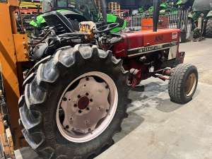 Vruchtdragende tractoor 733