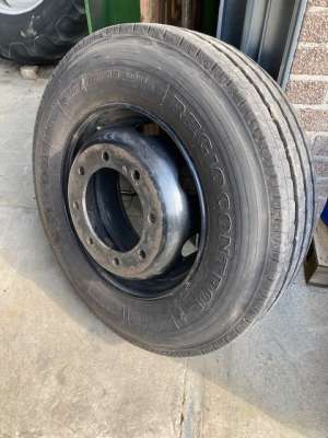 Foto door Wiel met band van FULDA 265/70R19,5