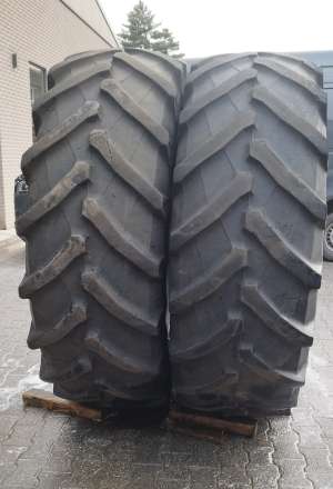 Paire de pneus Pirelli 620/70R42