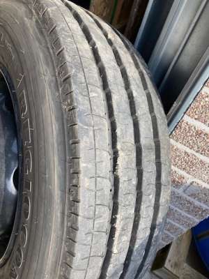 Wiel met band van FULDA 265/70R19,5